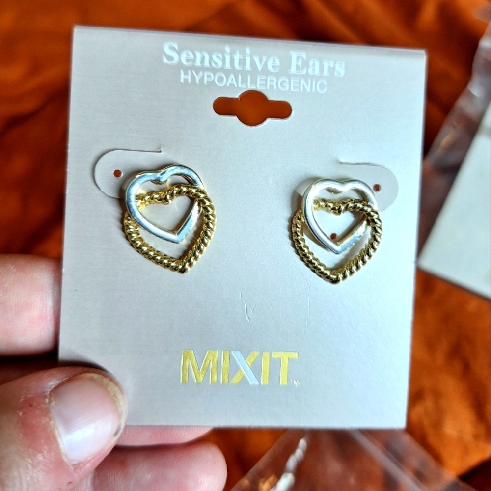 MIXIT HYPOALLERGENIC DOUBLE HEART STUD EARRINGS NWT